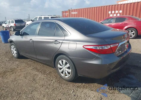 2015 Toyota Camry Le z USA, uszkodzony, nr VIN 4T4BF1FK7FR493328